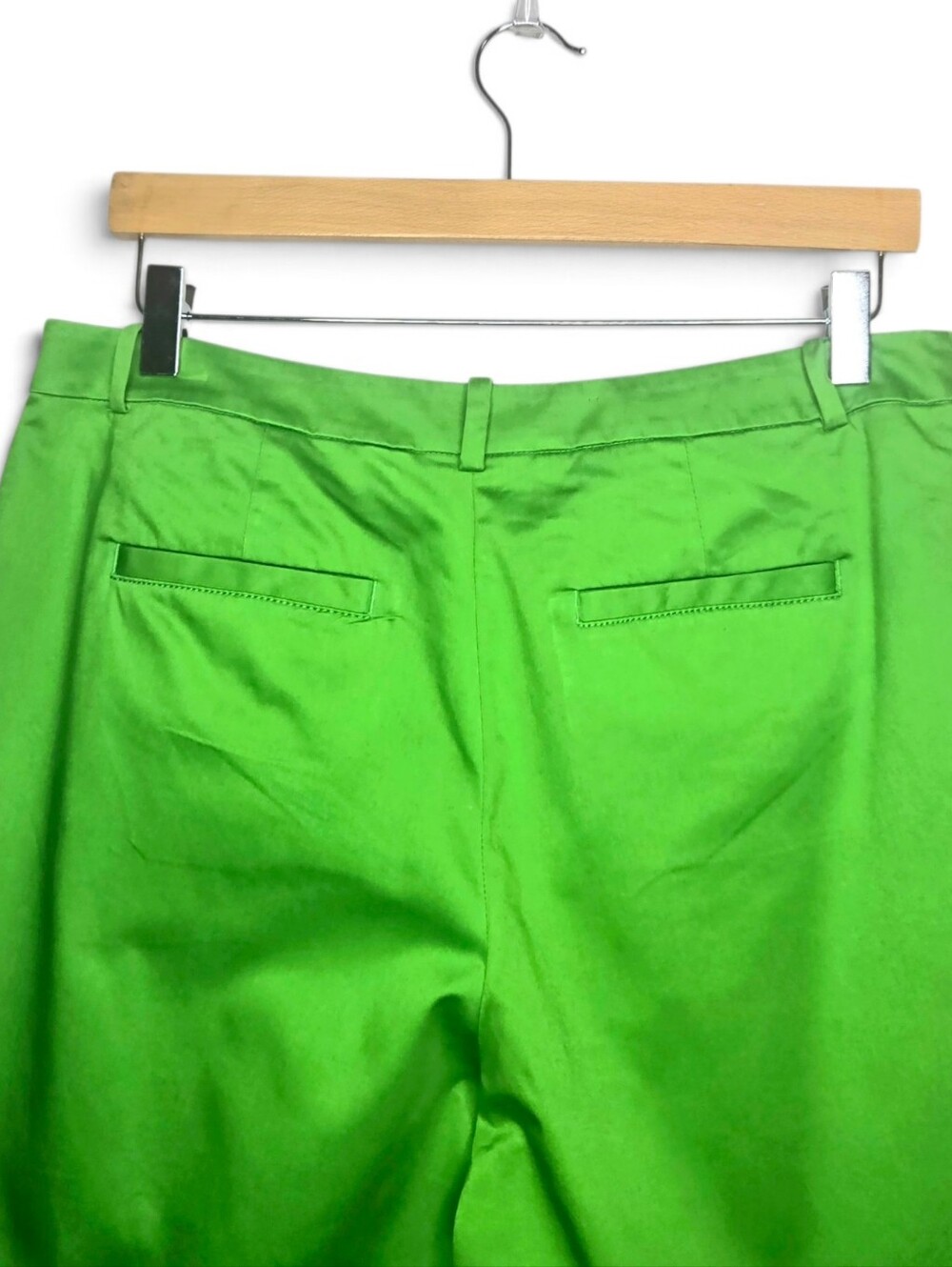 Liz Claiborne Jackie, bermuda shorts. Green, Size 10 - Picture 6 of 12